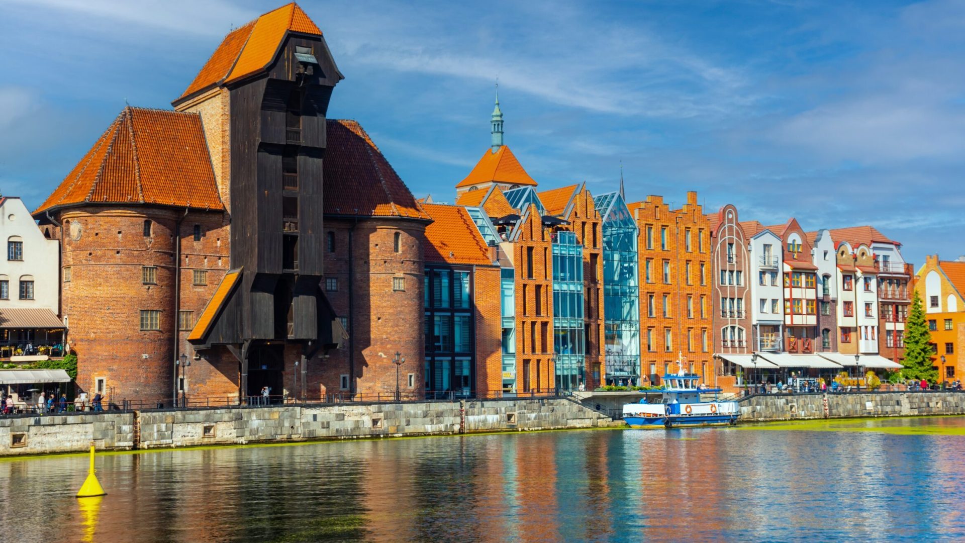 Scenic,View,Of,The,Historic,Waterfront,In,Gdansk,,Showcasing,Colorful